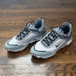 Nike Men’s React Live SE Stadium Gray Sneakers N354 collection
